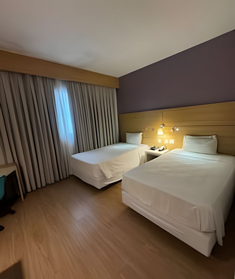 Studio com 2 camas na quadra da praia