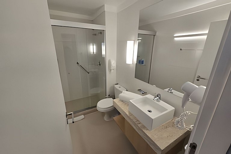 Studio com cama king a 50 metros da praia