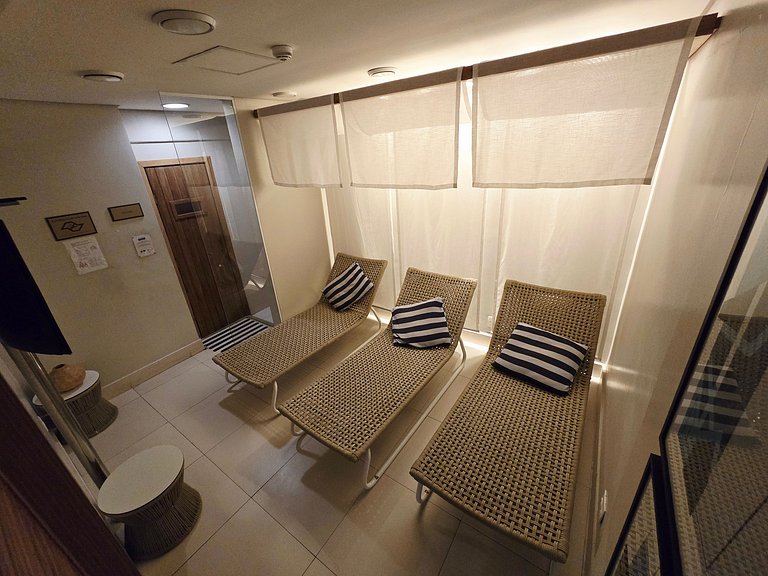 Studio com 2 camas na quadra da praia