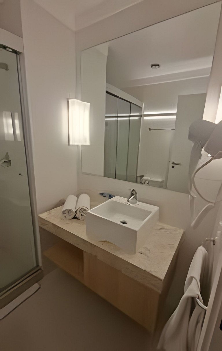 Flat a apenas 1 minuto da praia em Santos-SP