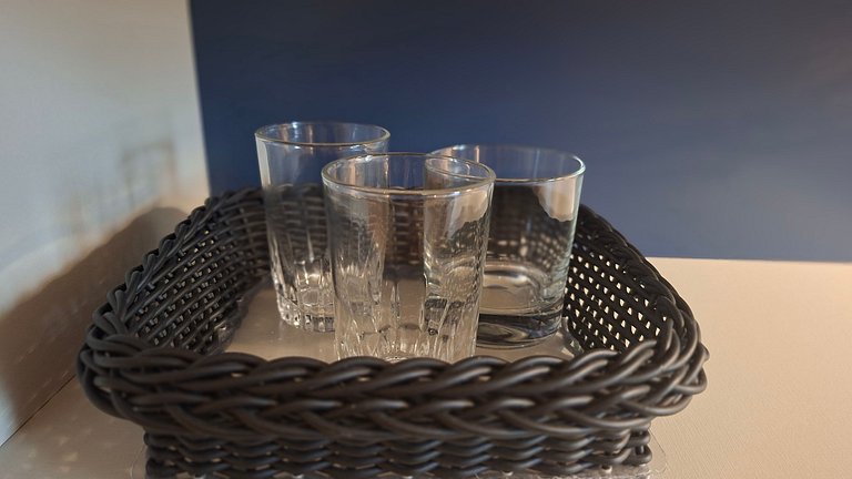 Studio com cama king a 50 metros da praia