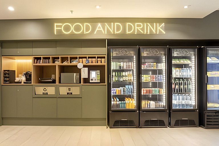 Flat na quadra da praia com cama king!