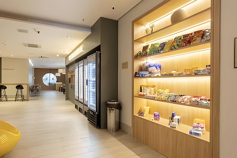 Flat na quadra da praia com cama king!