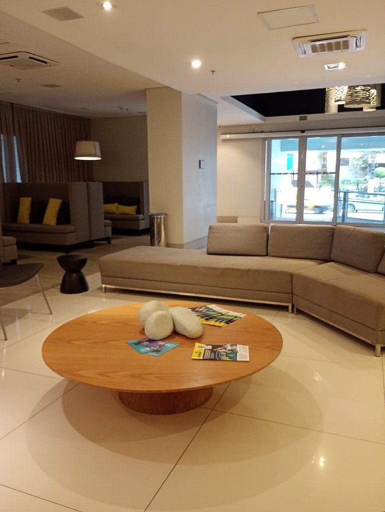 Flat a apenas 1 minuto da praia em Santos-SP