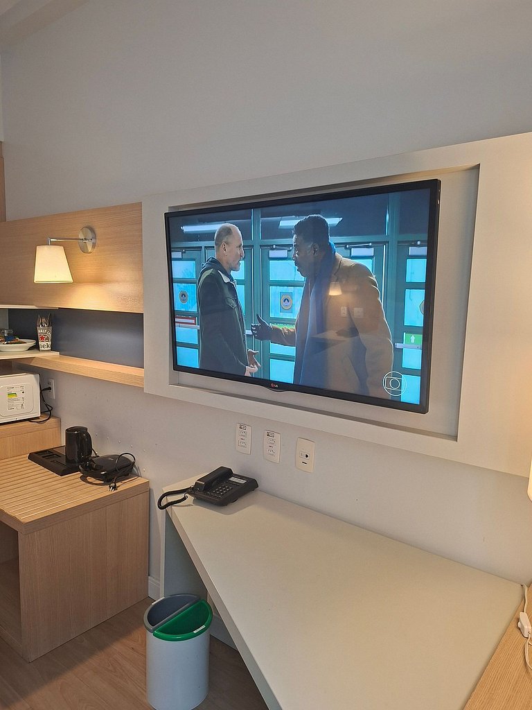 Flat na quadra da praia com cama king!