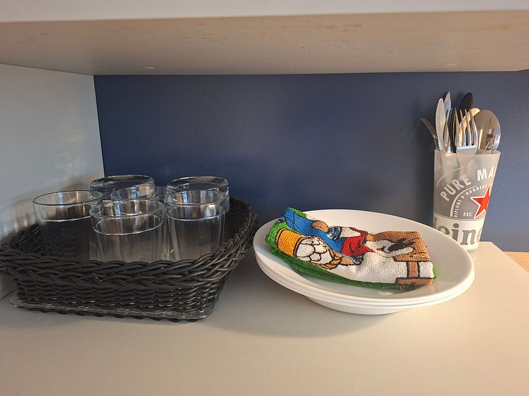 Flat na quadra da praia com cama king!