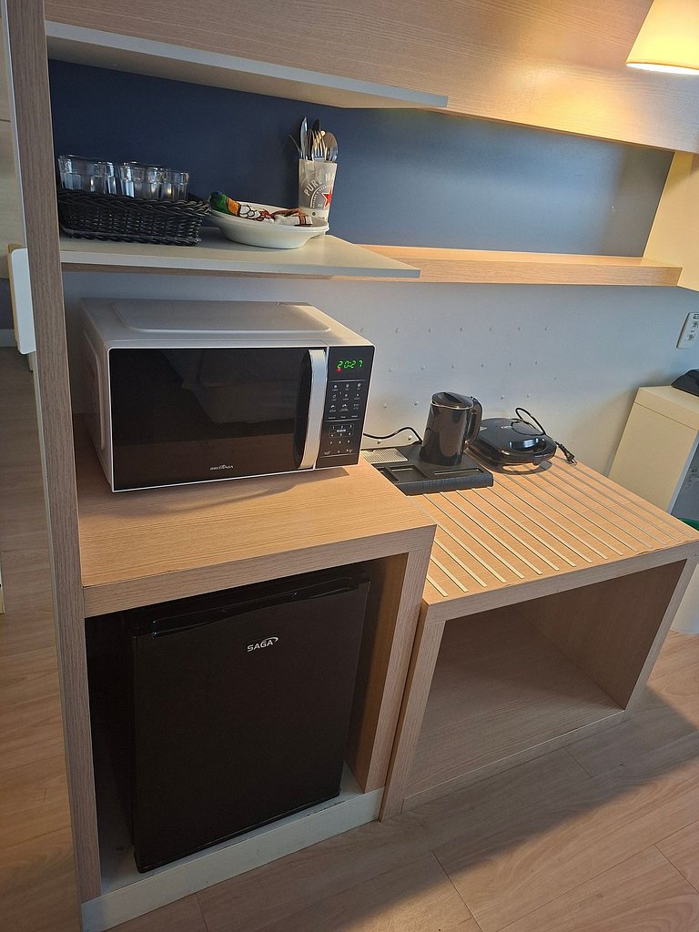 Flat na quadra da praia com cama king!