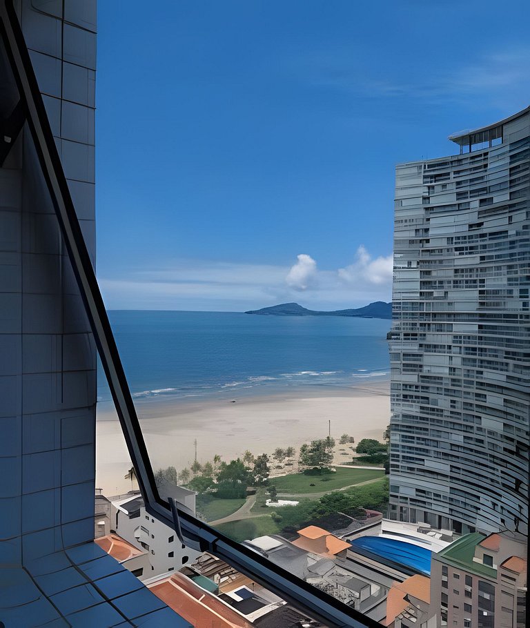 Flat decorado com vista mar