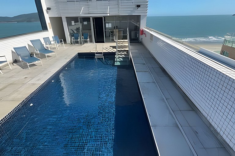 Flat decorado com vista mar