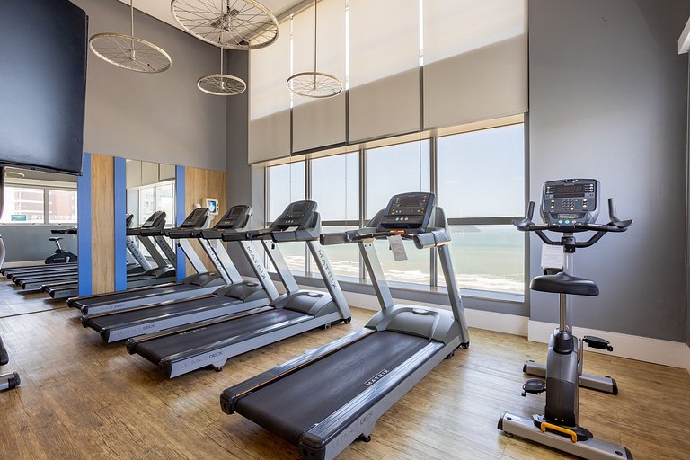 Studio com cama King na quadra da praia