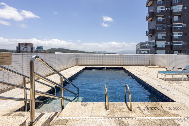 Studio com cama King na quadra da praia