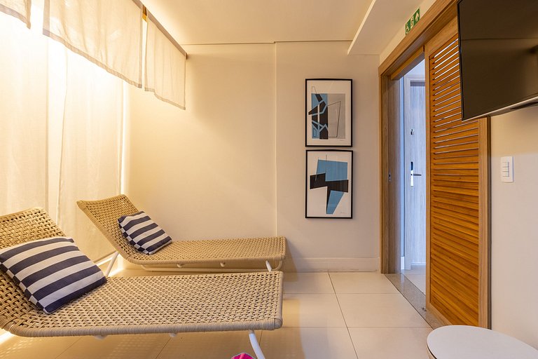 Studio com cama King na quadra da praia