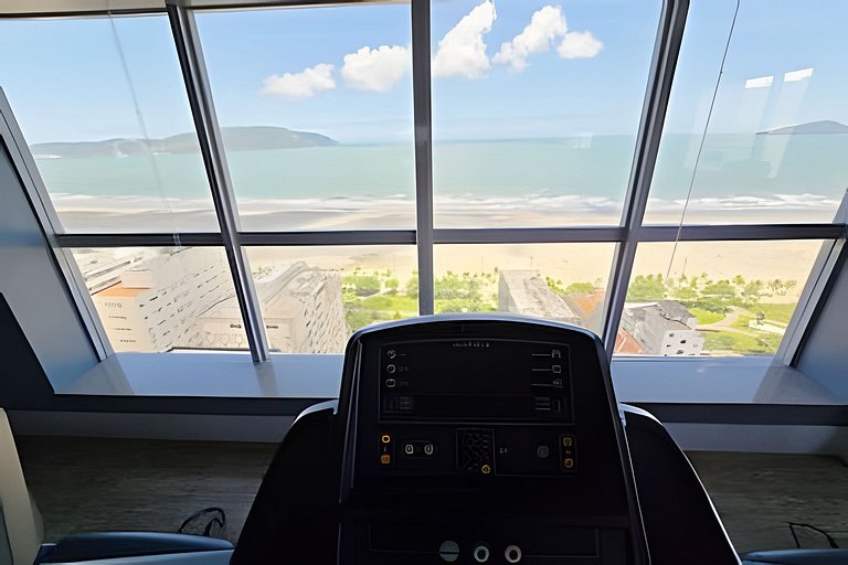 Flat com varanda e vista mar em Santos