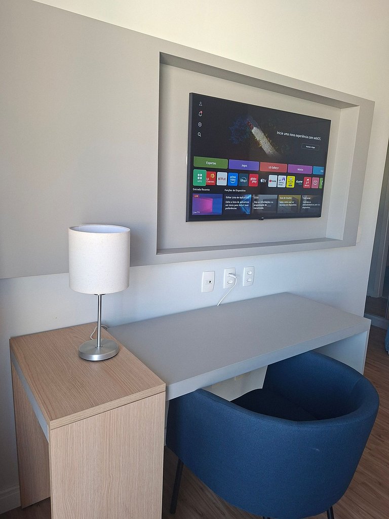 Flat com varanda e vista mar em Santos